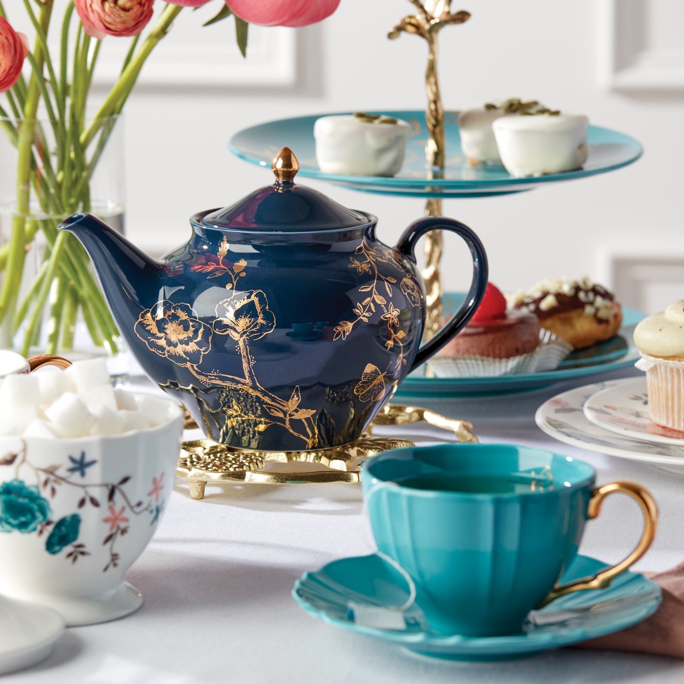 Sprig & Vine Navy Teacup & Saucer - Image 2