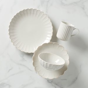 French Perle Scallop White 4-Piece Place Setting