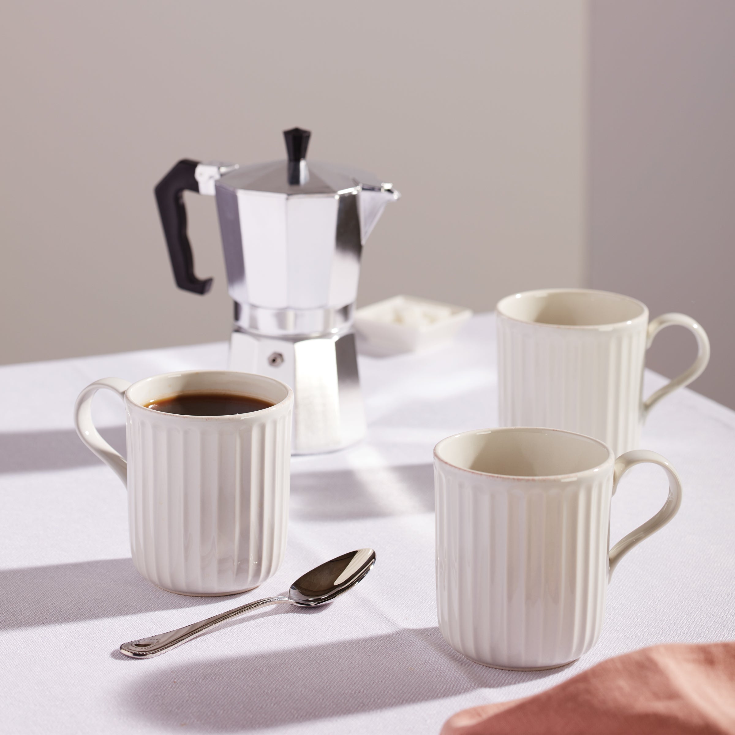 French Perle Scallop White Mugs. Set of 4 - Image 2