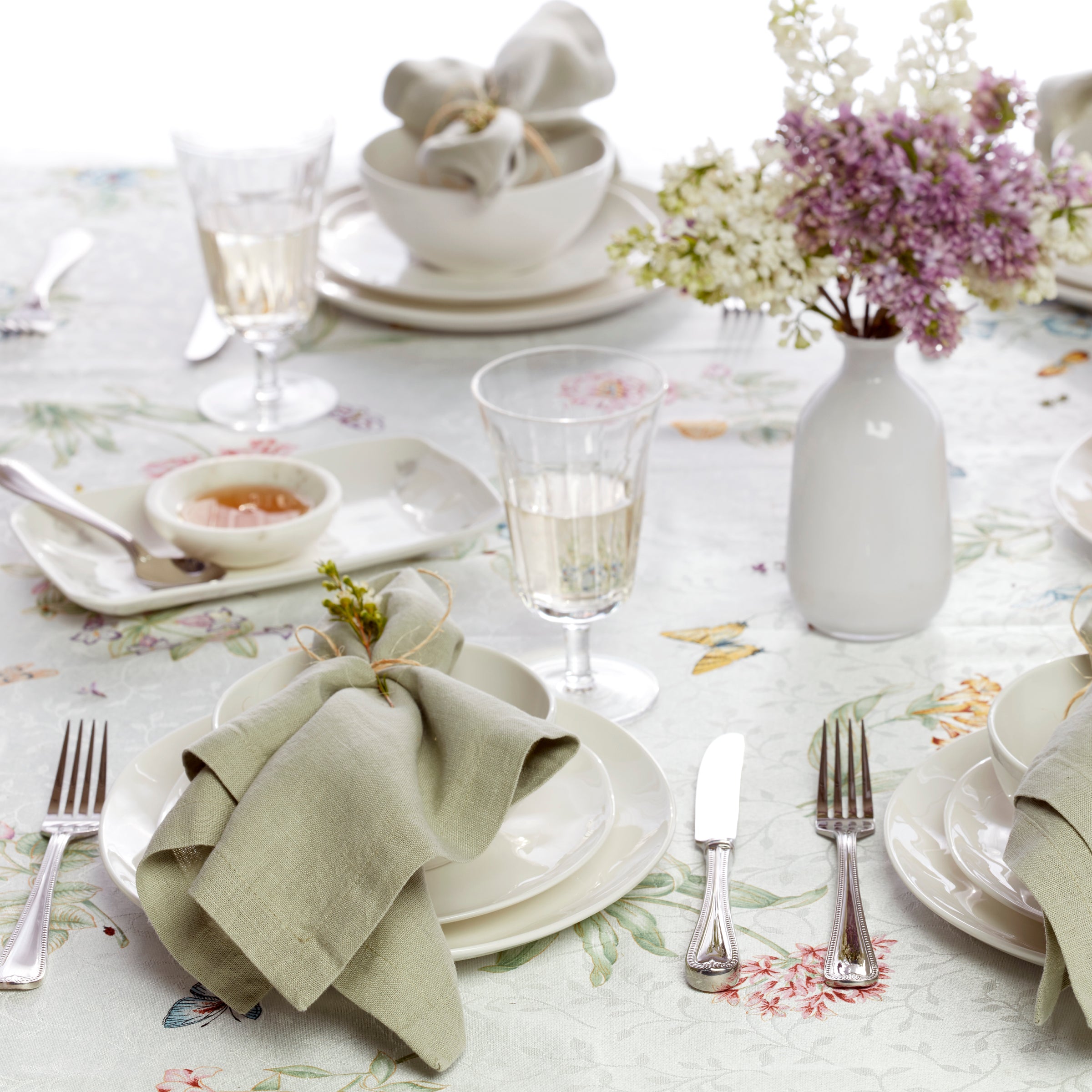 Bay Colors White 12-Piece Dinnerware Set - Image 4