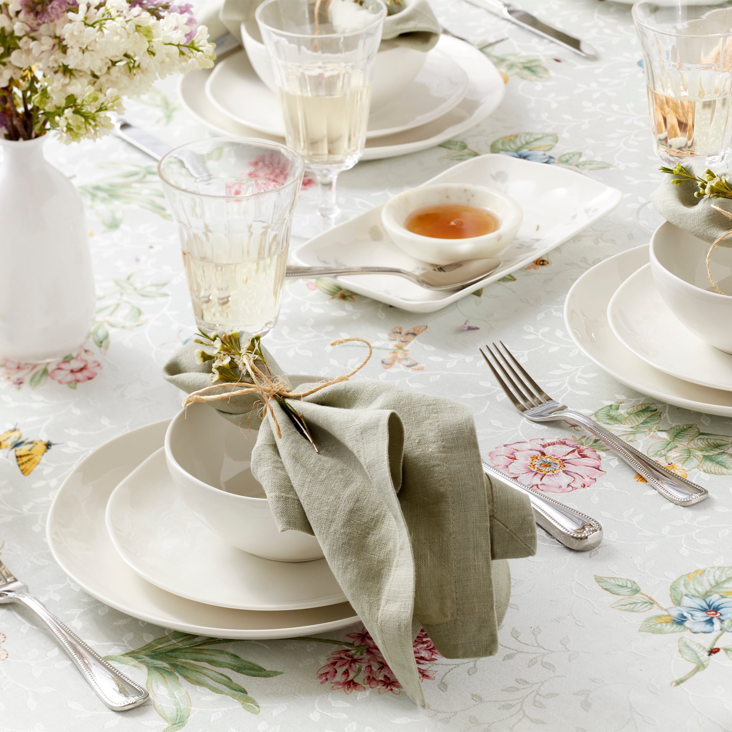 Bay Colors White 12-Piece Dinnerware Set - Image 5