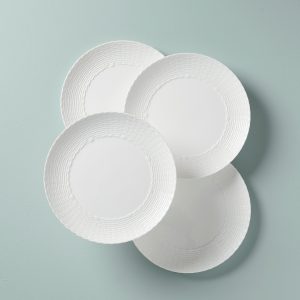 Wicker Creek Dinner Plates. Set of 4