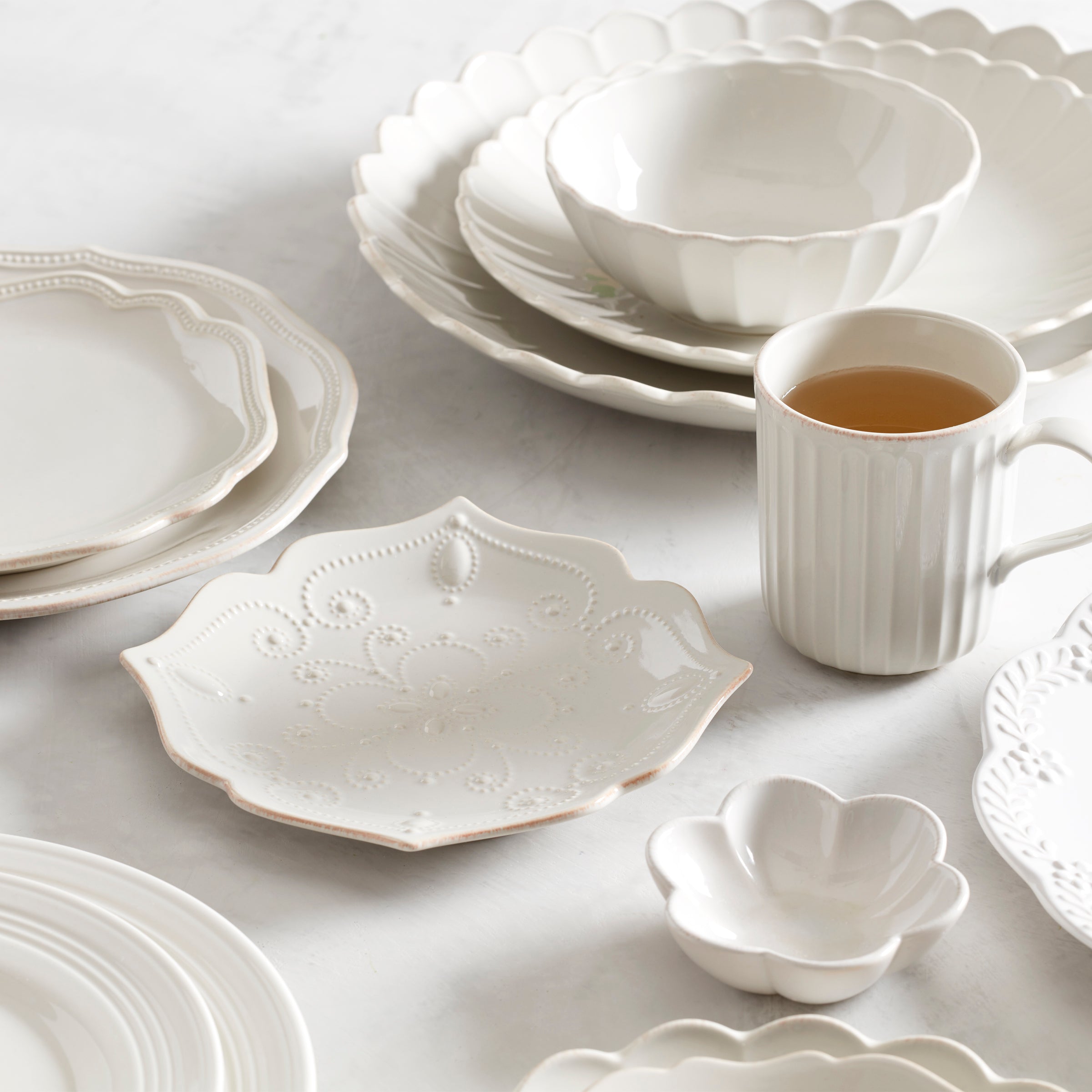 French Perle Scallop White 4-Piece Place Setting - Image 4