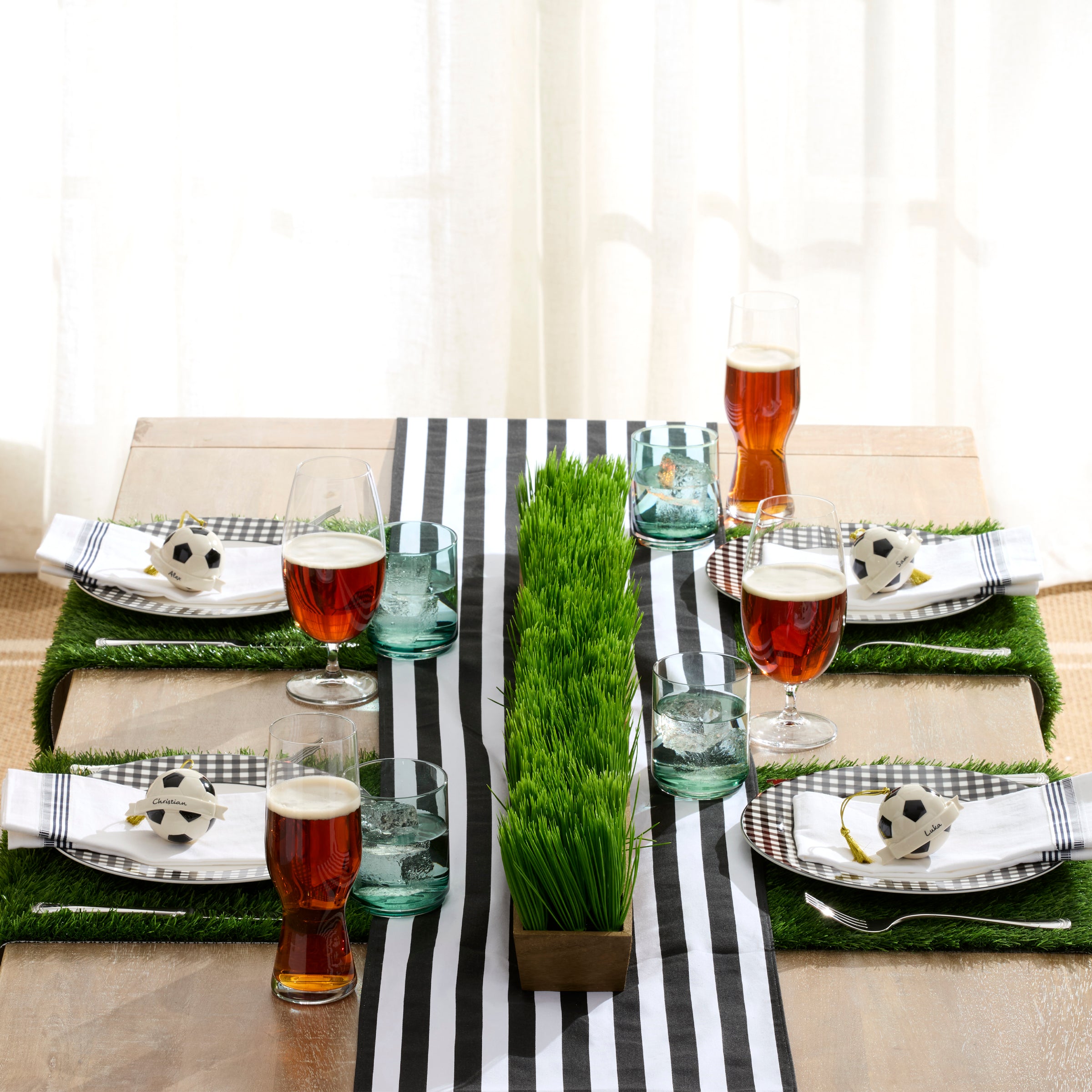 Gingham Black Dinner Plates. Set of 4 - Image 4