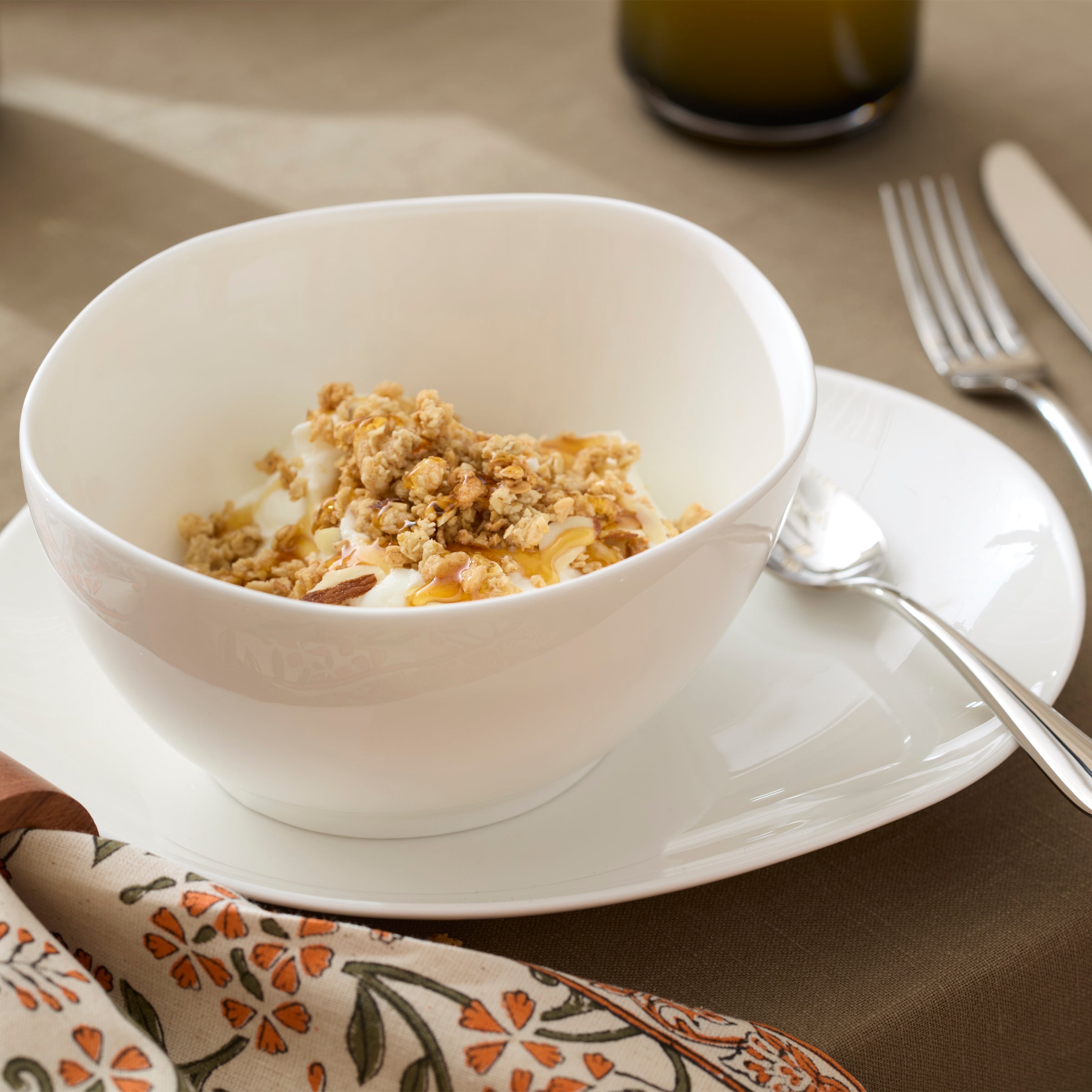 Studio 1414 Curve 16-Piece Dinnerware Set - Image 4