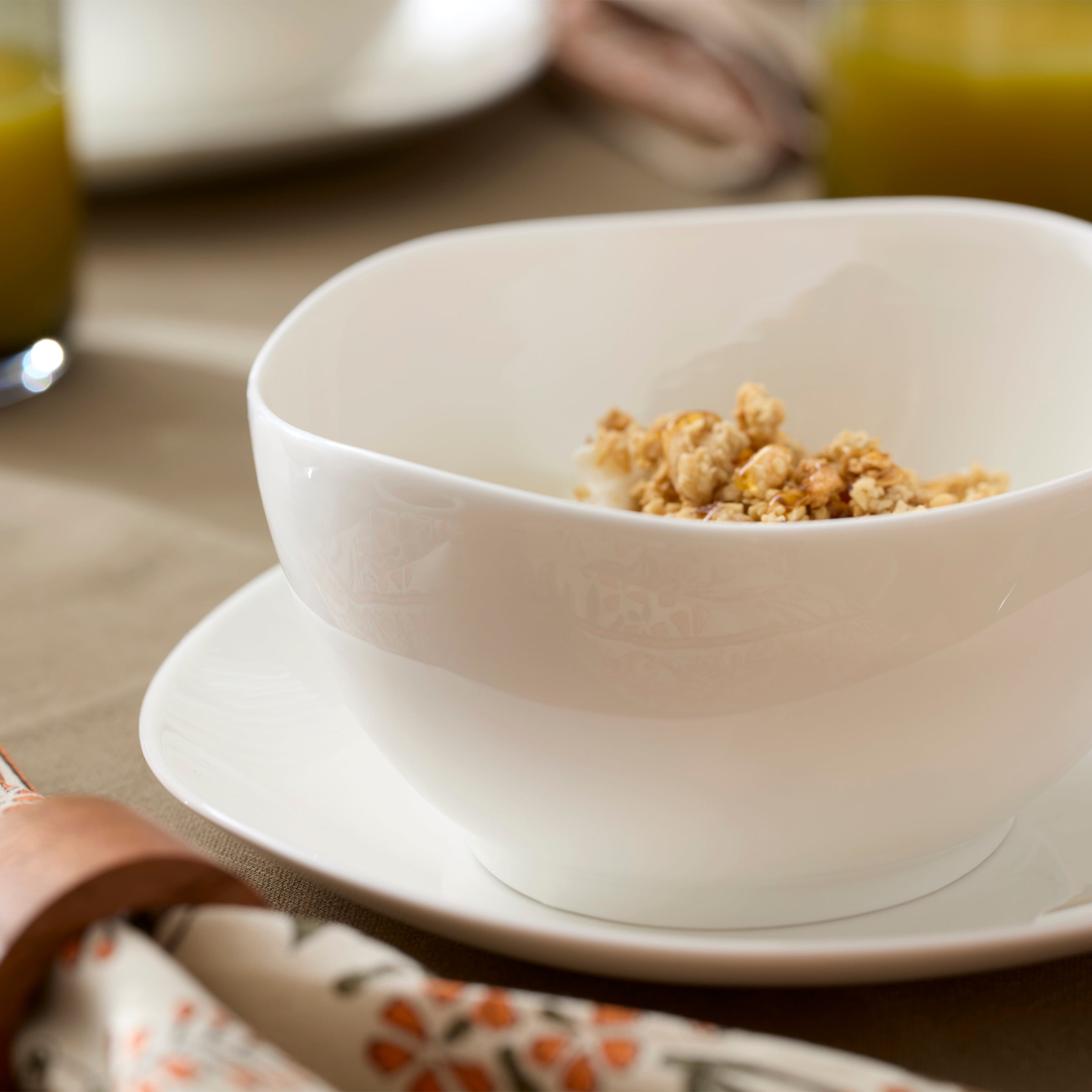 Studio 1414 Curve 16-Piece Dinnerware Set - Image 3