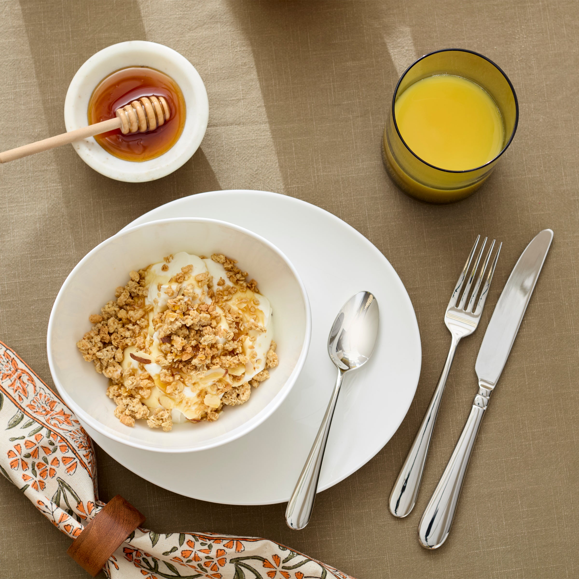 Studio 1414 Curve 16-Piece Dinnerware Set - Image 2
