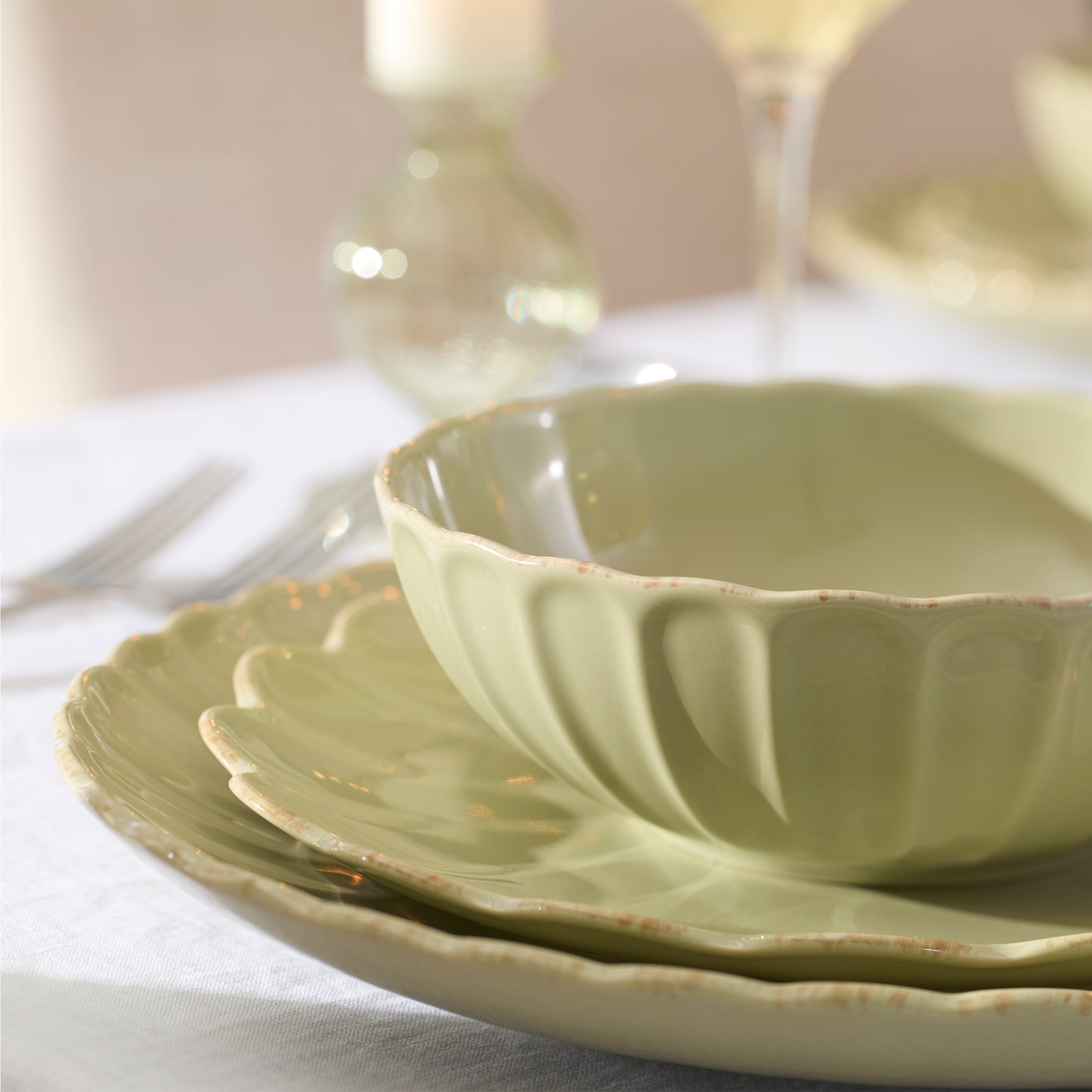 French Perle Scallop Matcha 24-Piece Dinnerware Set - Image 10