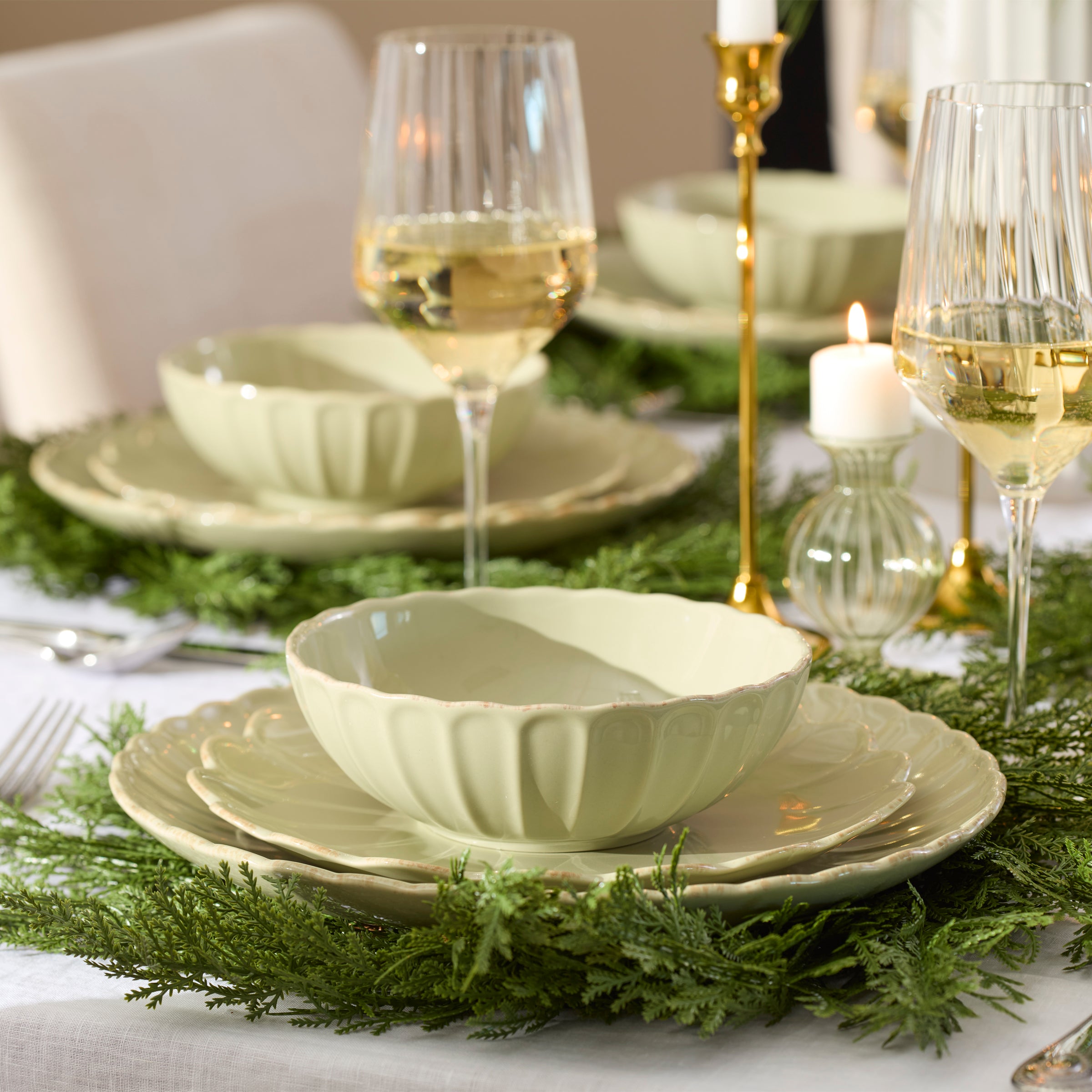 French Perle Scallop Matcha 24-Piece Dinnerware Set - Image 9