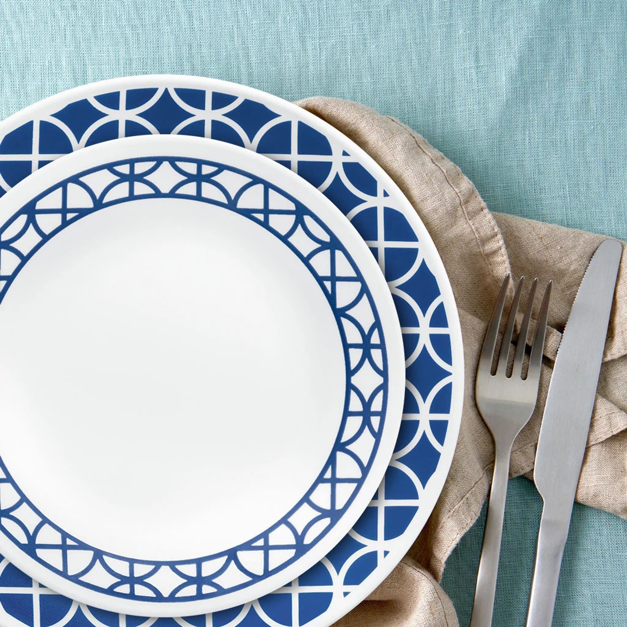 Corelle® Cobalt Circles 16-piece Mugless Dinnerware Set. Service for 4 - Image 6
