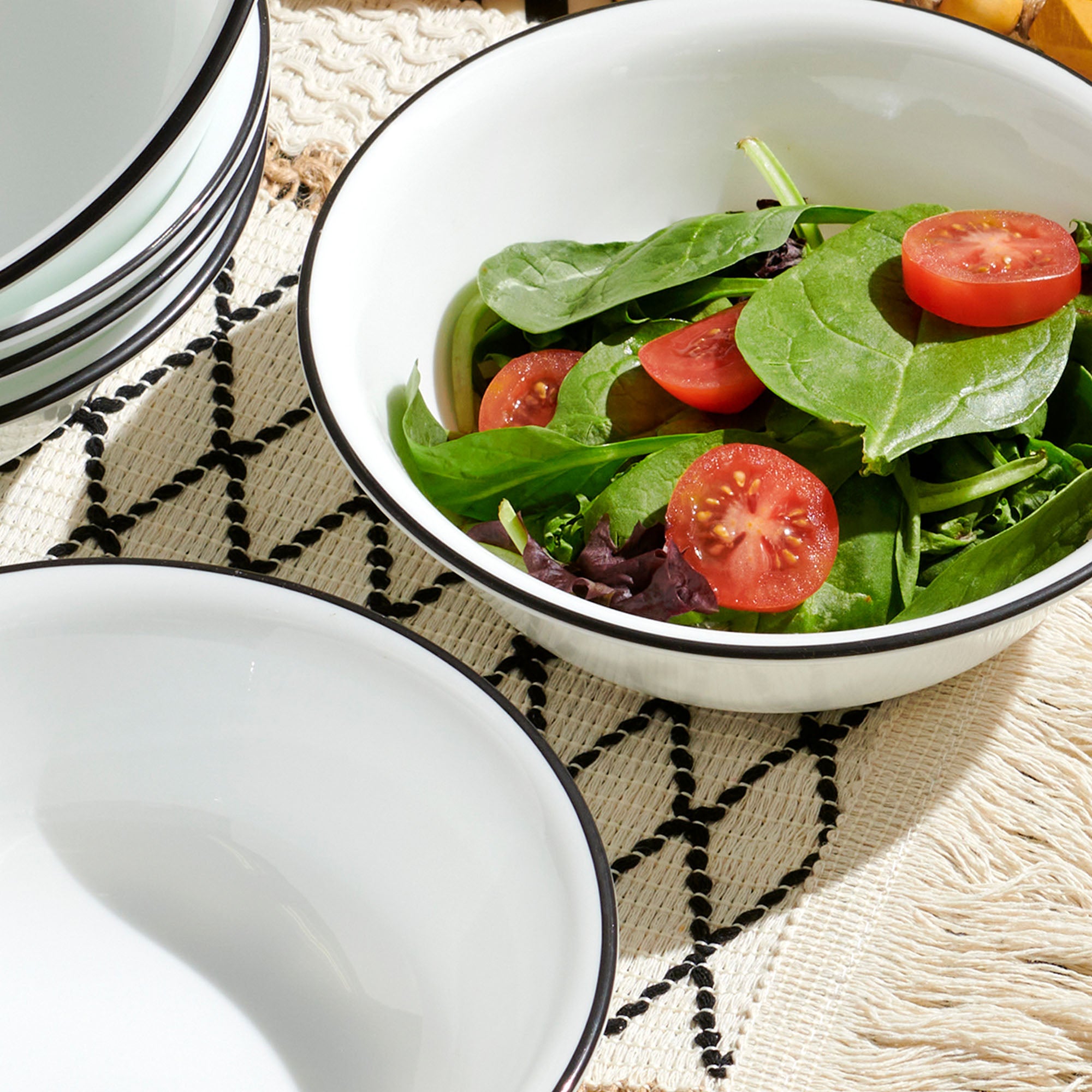 Corelle庐 Delicate Grid 18-piece Dinnerware Set. Service for 6 - Image 6